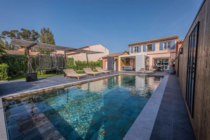 Image No.12-4 Bed House for sale