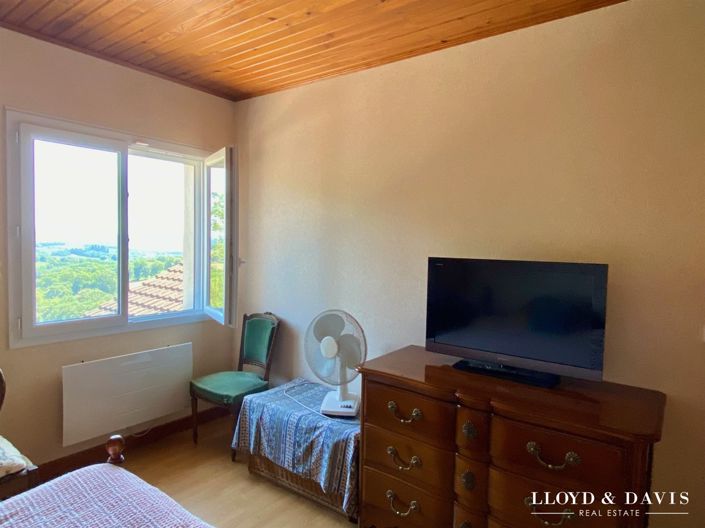 Image No.26-5 Bed House for sale