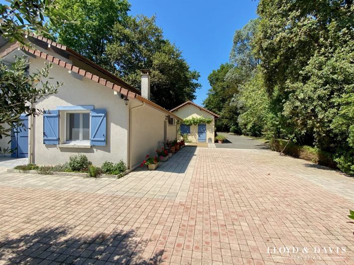 Image No.6-5 Bed House for sale