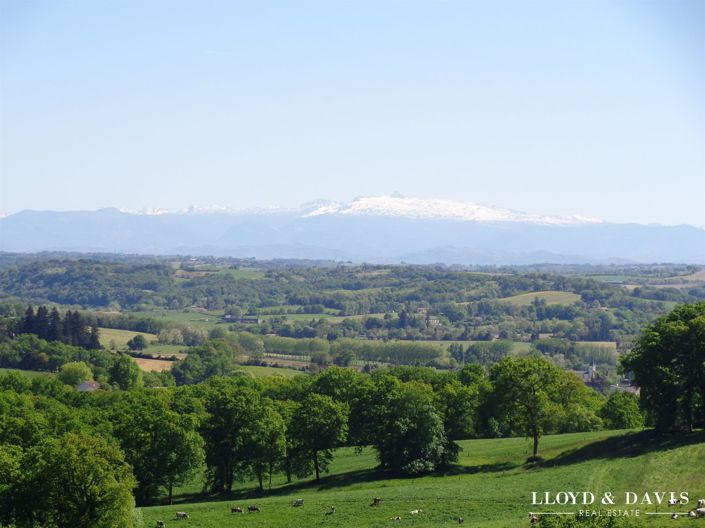 Image No.8-5 Bed House for sale