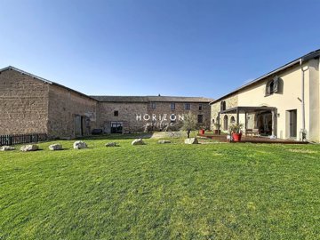 1 - Émeringes, Propriété