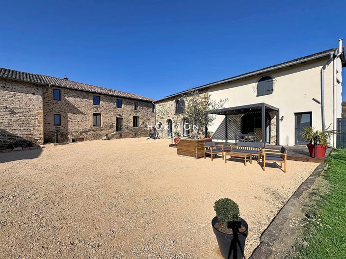 Image No.2-Propriété de 8 chambres à vendre à Émeringes