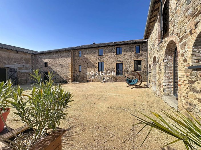 Image No.3-Propriété de 8 chambres à vendre à Émeringes