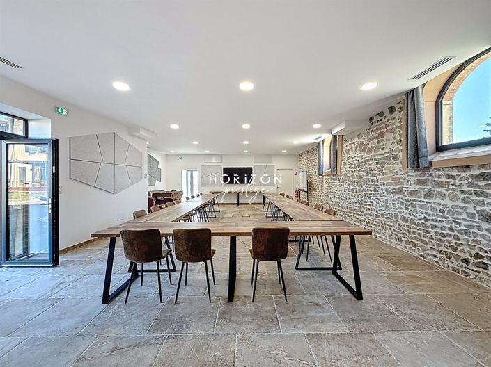 Image No.8-Propriété de 8 chambres à vendre à Émeringes