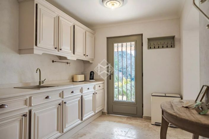 Image No.17-5 Bed House for sale