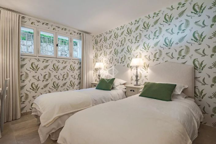 Image No.21-5 Bed House for sale