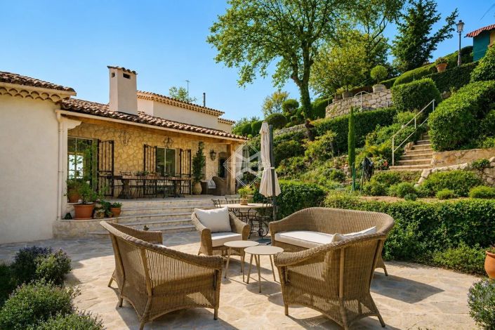 Image No.8-5 Bed House for sale