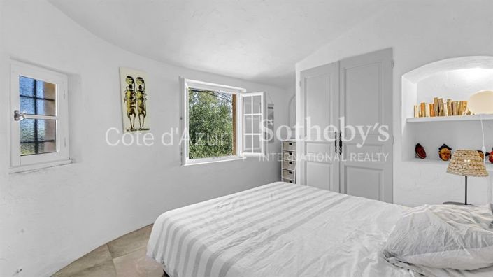 Image No.13-3 Bed Property for sale