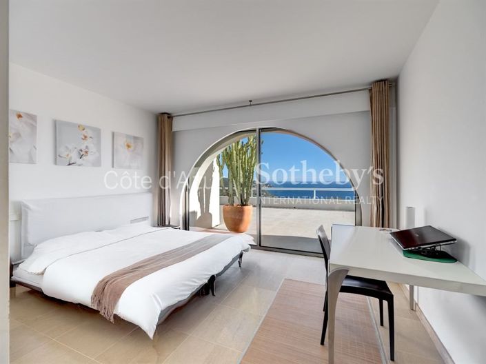 Image No.12-6 Bed House for sale