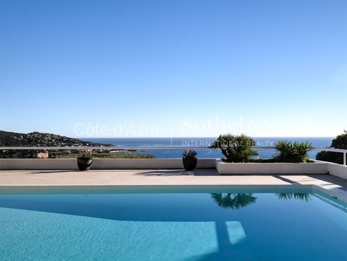 Image No.17-6 Bed House for sale