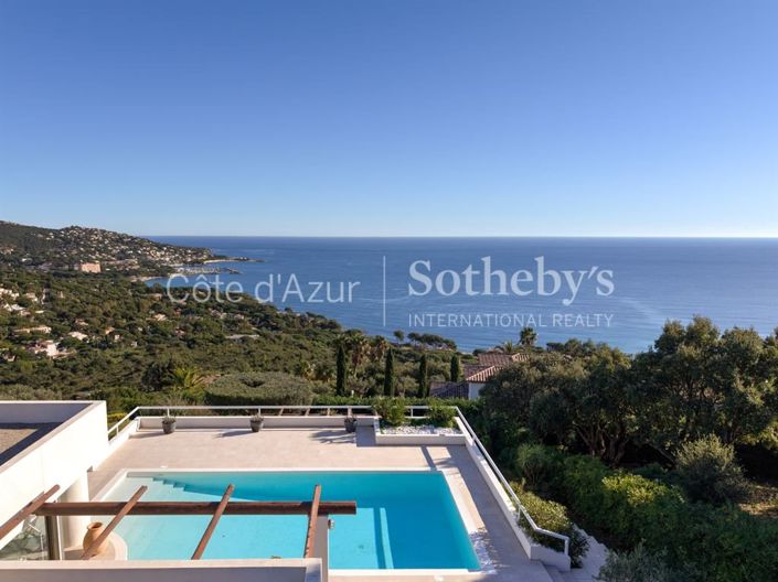 Image No.2-6 Bed House for sale