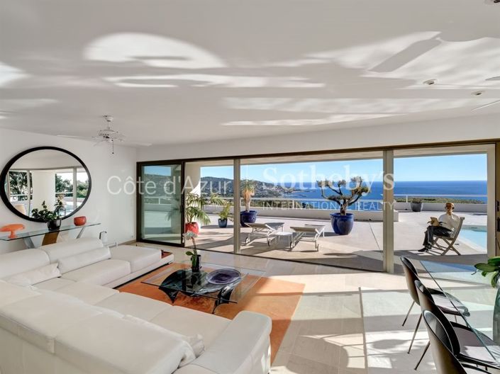 Image No.8-6 Bed House for sale