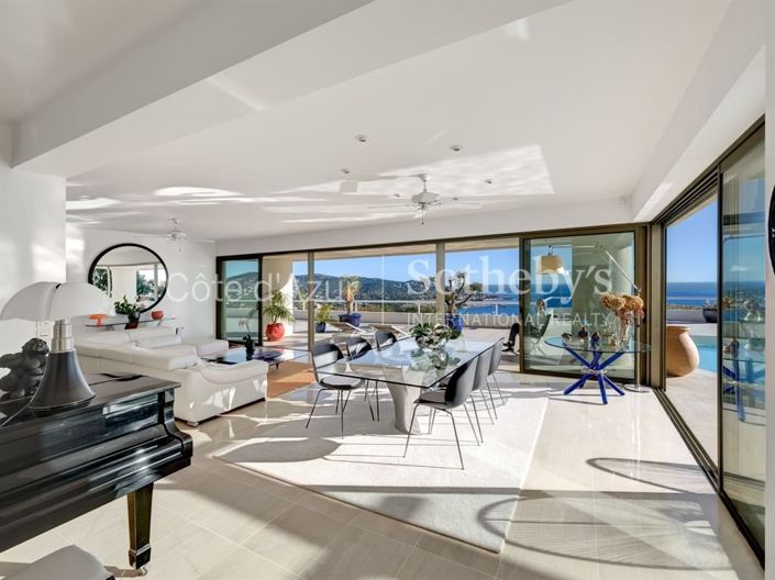 Image No.9-6 Bed House for sale