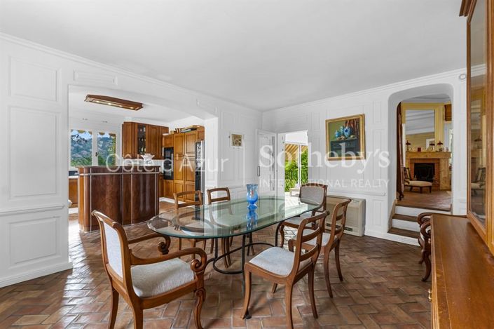 Image No.11-5 Bed Property for sale