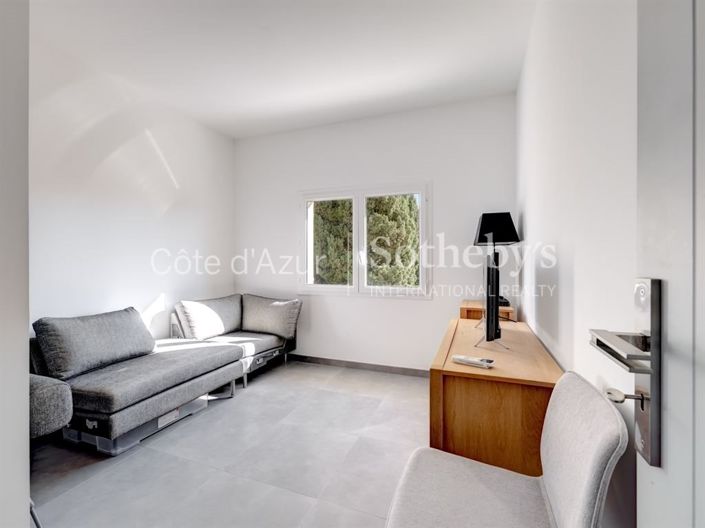 Image No.10-4 Bed House for sale
