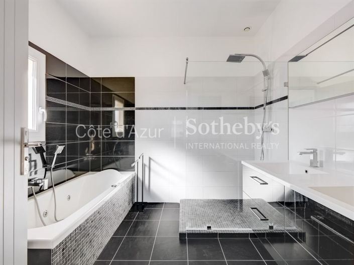 Image No.8-4 Bed House for sale