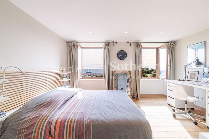 Image No.10-4 Bed Property for sale