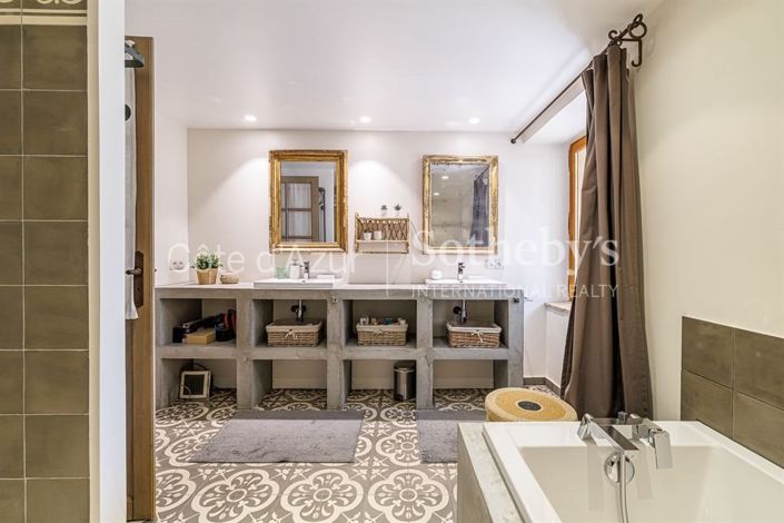 Image No.11-4 Bed Property for sale