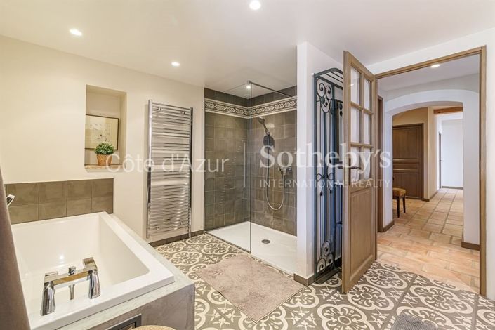 Image No.12-4 Bed Property for sale