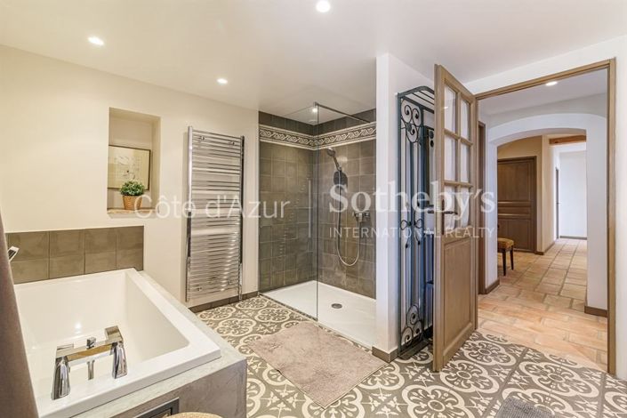 Image No.12-4 Bed Property for sale
