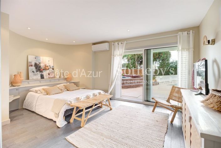 Image No.11-3 Bed Property for sale