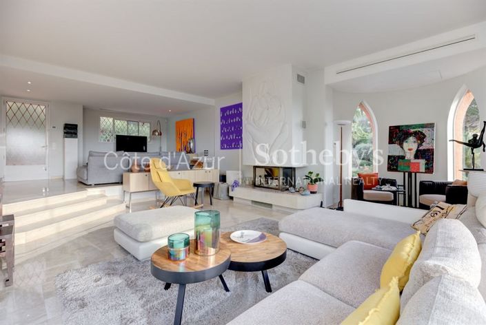 Image No.8-3 Bed Property for sale