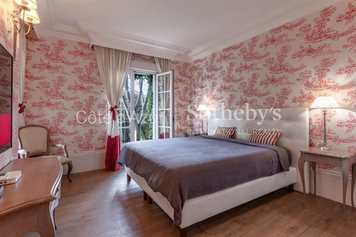 Image No.15-5 Bed Property for sale