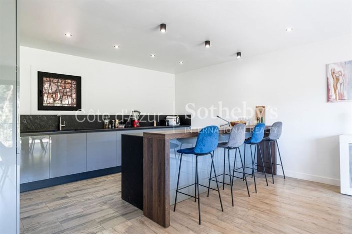 Image No.10-3 Bed House for sale