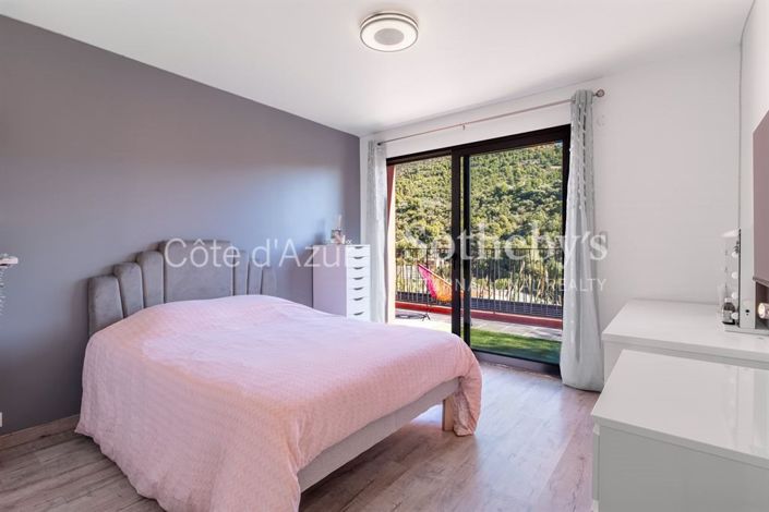 Image No.13-3 Bed House for sale