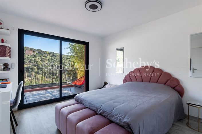 Image No.14-3 Bed House for sale