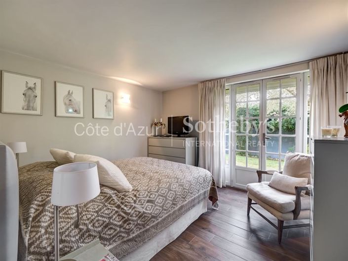 Image No.8-4 Bed House for sale