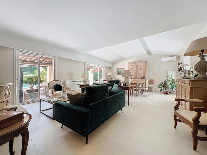 Image No.18-5 Bed House for sale