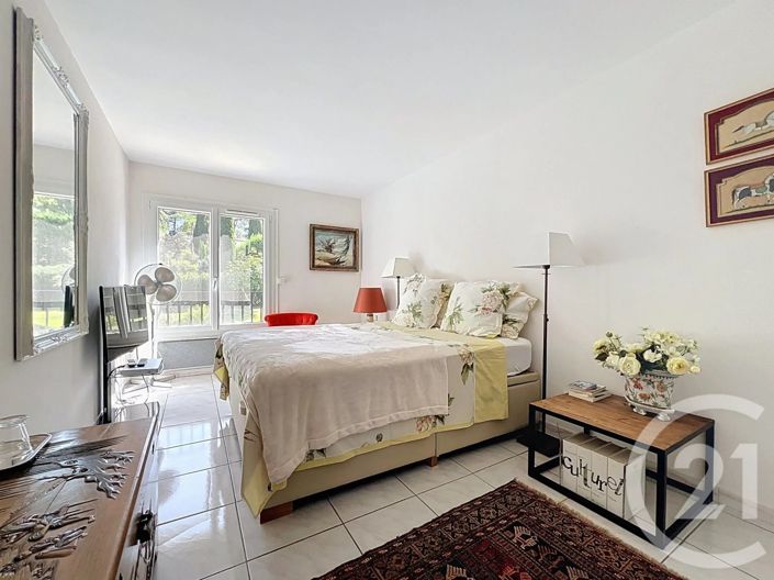 Image No.24-5 Bed House for sale