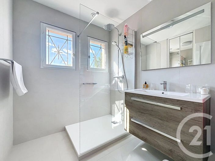 Image No.26-5 Bed House for sale