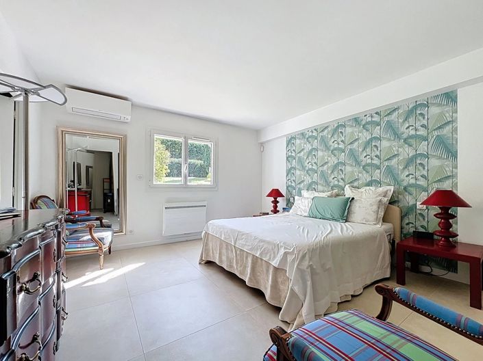 Image No.8-5 Bed House for sale