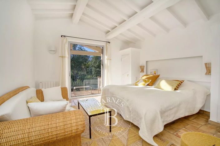 Image No.12-6 Bed House for sale