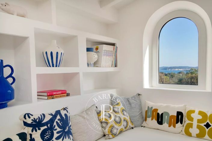 Image No.4-6 Bed House for sale