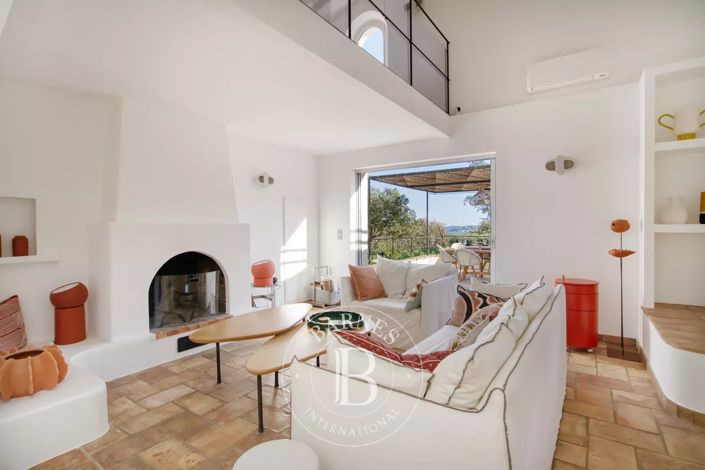 Image No.5-6 Bed House for sale