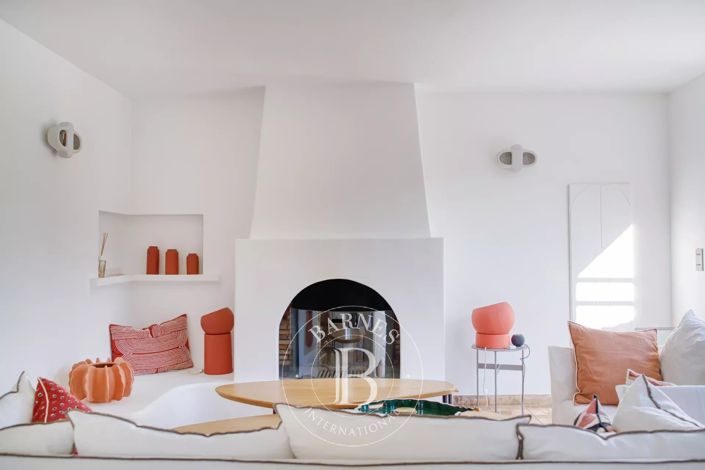 Image No.6-6 Bed House for sale