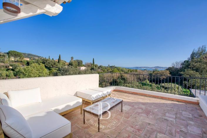 Image No.8-6 Bed House for sale