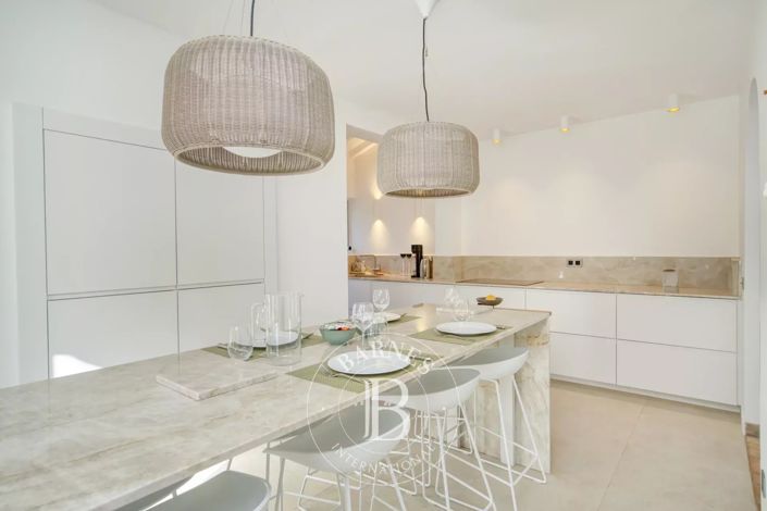 Image No.9-6 Bed House for sale