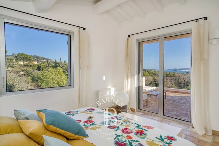 Image No.9-6 Bed House for sale