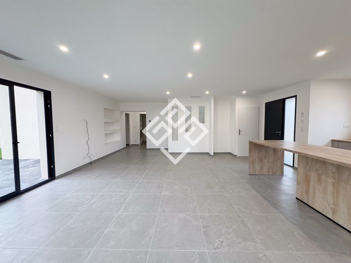 Image No.11-3 Bed House for sale