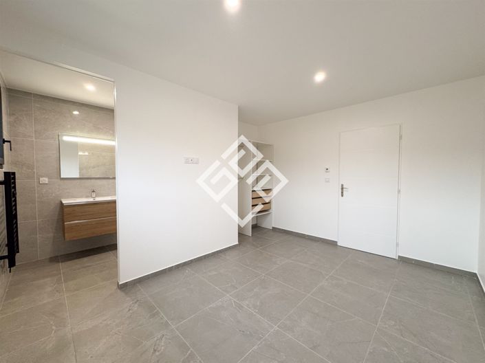 Image No.7-3 Bed House for sale