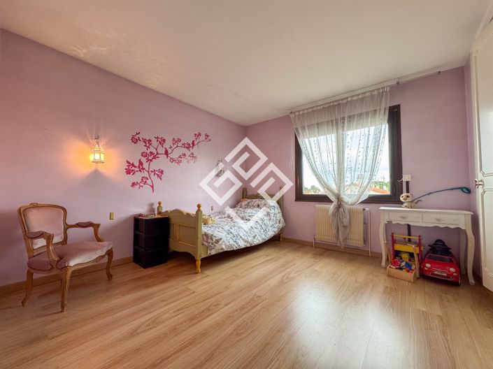 Image No.10-5 Bed House for sale