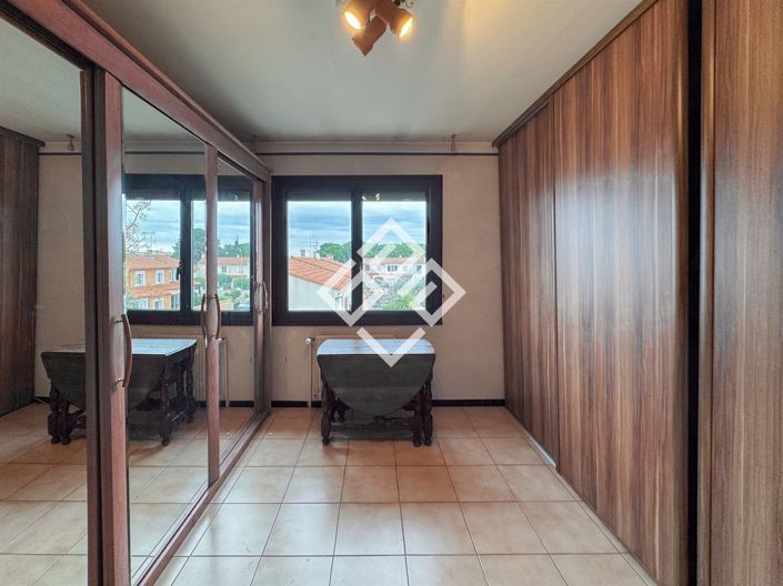 Image No.11-5 Bed House for sale