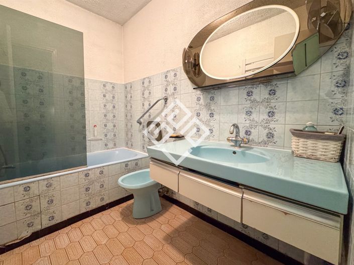 Image No.12-5 Bed House for sale