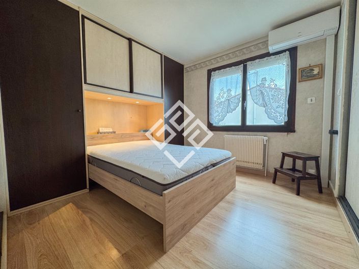 Image No.5-5 Bed House for sale