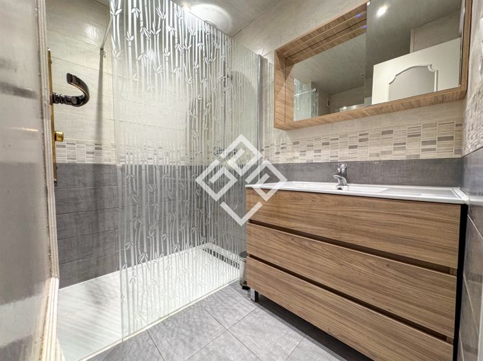 Image No.6-5 Bed House for sale