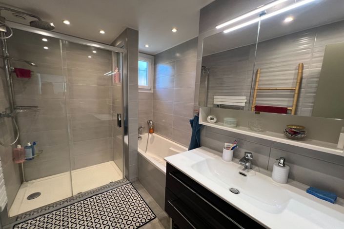 Image No.9-4 Bed House for sale